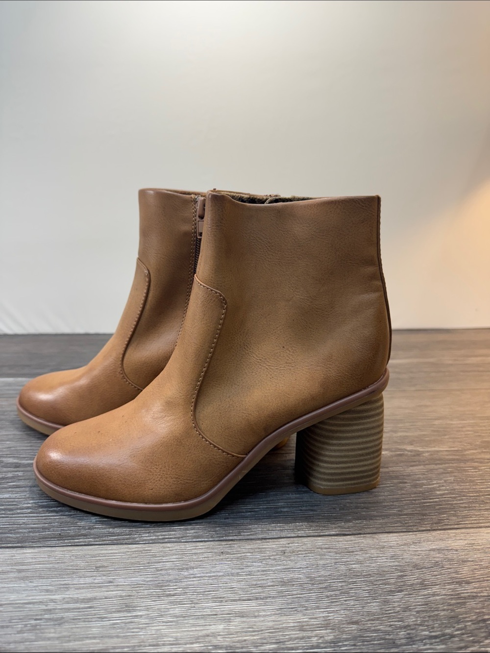 Kork-Ease Women's Cognac Ankle Booties with Stacked Heel SZ 7 (h173)